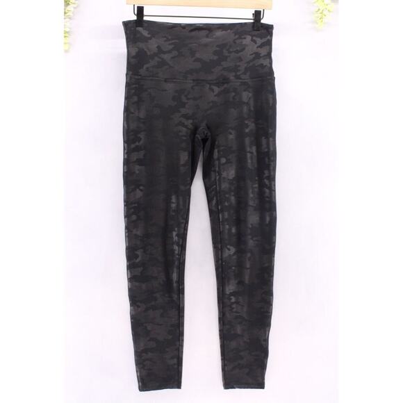 Spanx Women's Plus Faux Leather Black Camo Leggings Sz XL - Picture 2 of 9